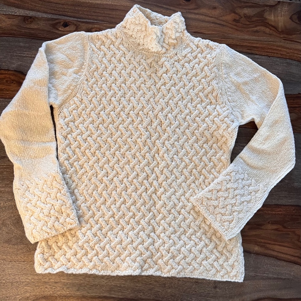 Irelandseye cream cashmere knit turtleneck sweater size L
